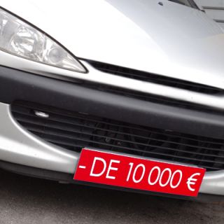 Cache plaque d'immatriculation rouge avantage - de 10000 €